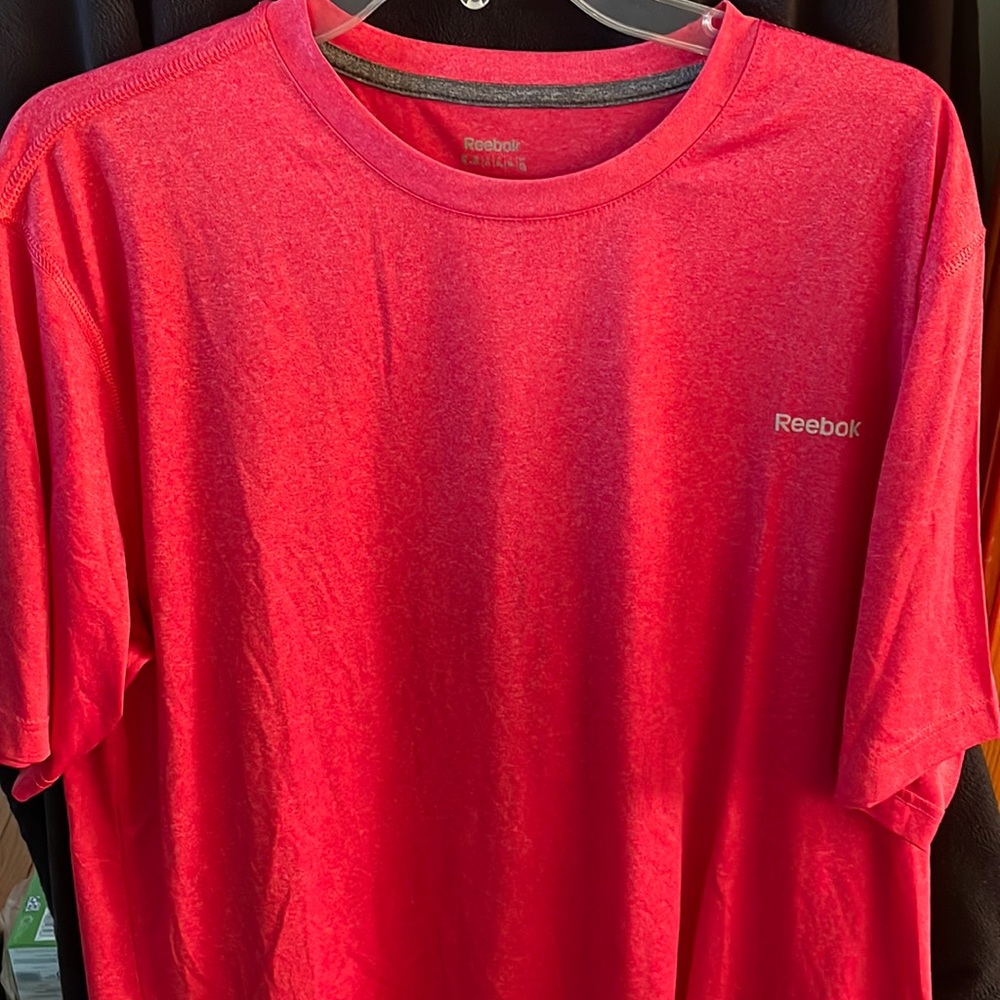 Mens Reebok XL T-SHIRT